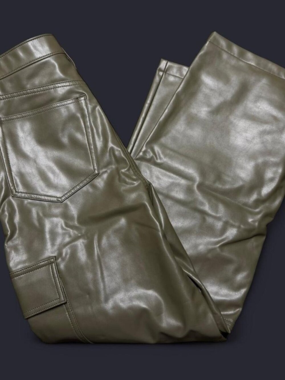 Abercrombie & Fitch 90s relaxed high rise pleather cargo pants in green size 29 - Picture 3 of 4